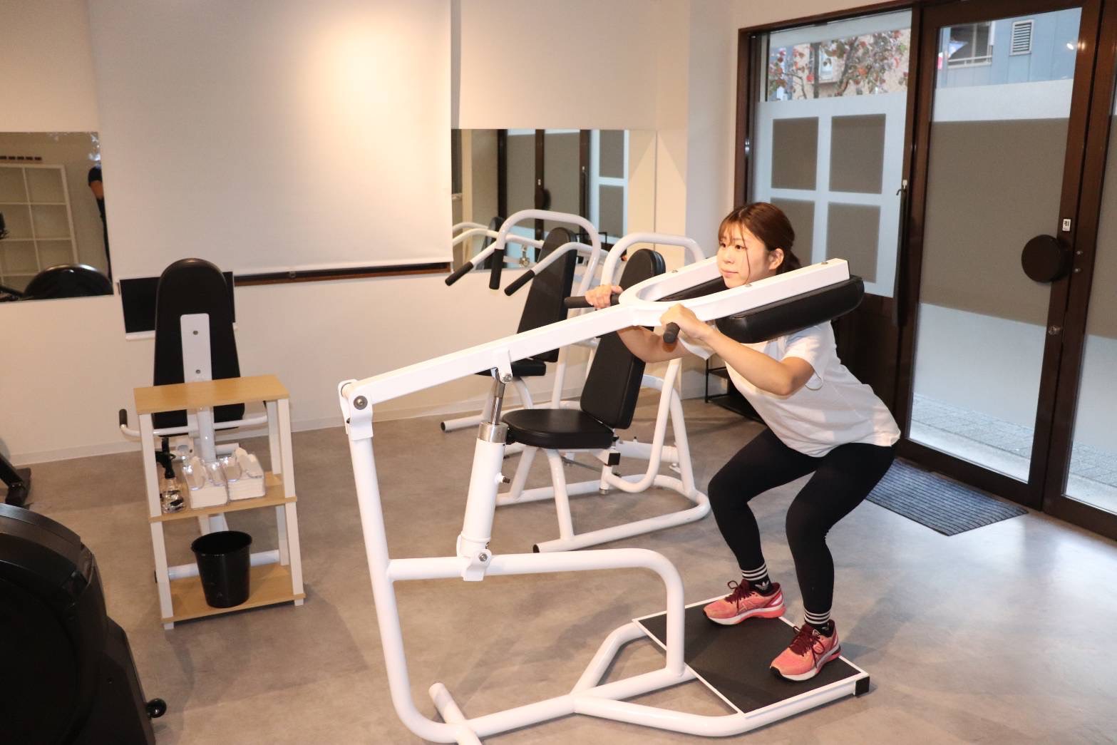 スクワットマシン