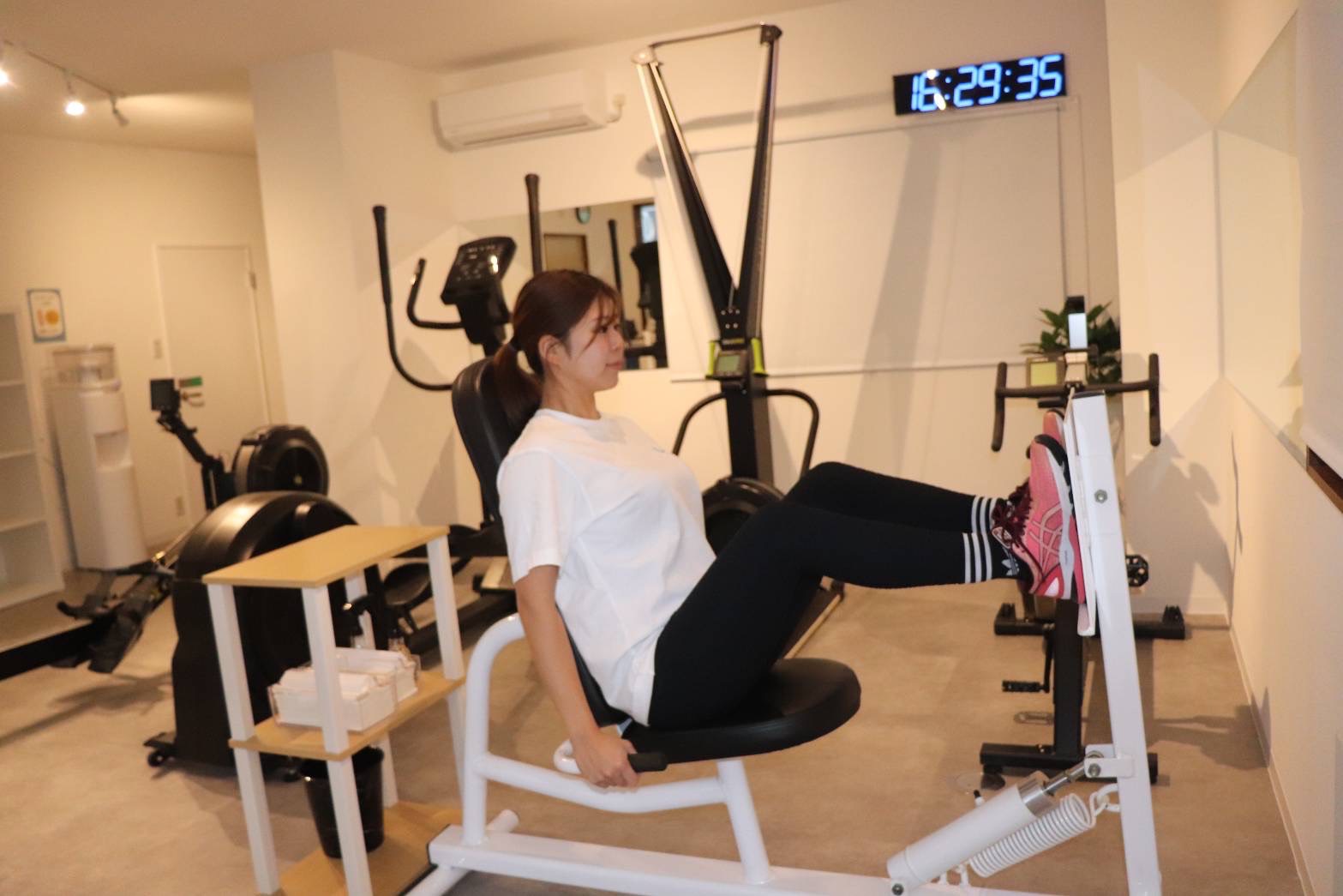 レッグプレスマシン